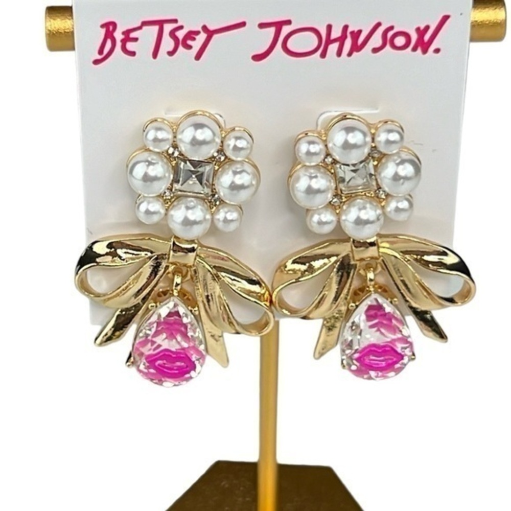 Betsey Johnson - ‘Pink Lips’ earrings. NWT